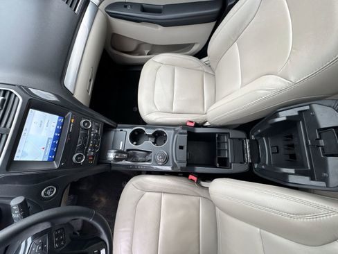 Used 2018 Ford Explorer XLT w/ Equipment Group 202A image 36