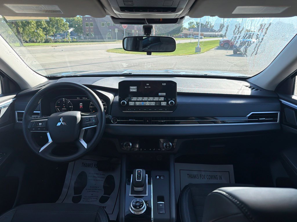 Used 2023 Mitsubishi Outlander 4WD Plug-In Hybrid image 14