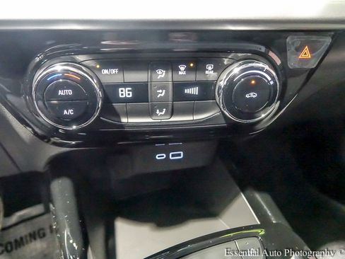 Used 2024 Chevrolet Trax LT image 23