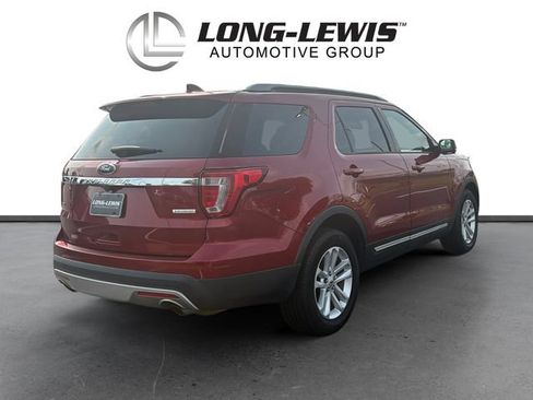 Used 2017 Ford Explorer XLT w/ Equipment Group 202A FWD image 5