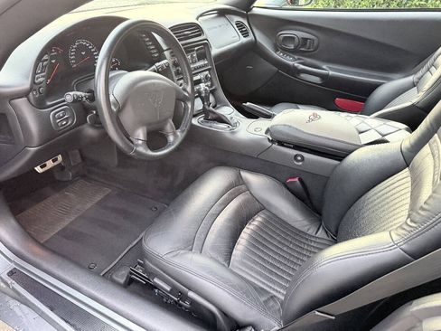 Used 2004 Chevrolet Corvette Coupe w/ Preferred Equipment Group RWD image 17