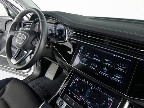 Used 2023 Audi Q7 3.0T Premium Plus AWD/4WD image 32