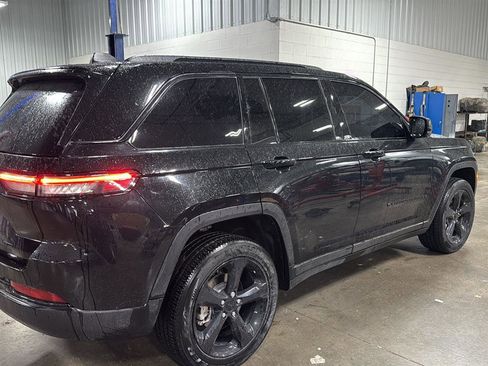 Used 2025 Jeep Grand Cherokee Altitude AWD/4WD image 6