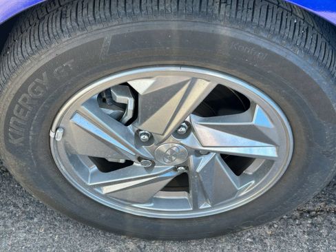 Used 2024 Hyundai Elantra SE FWD image 12