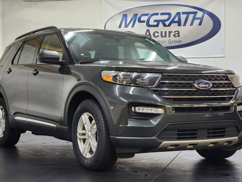 Used 2022 Ford Explorer XLT w/ Equipment Group 202A image 2