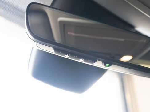 Used 2023 Toyota Highlander L image 32