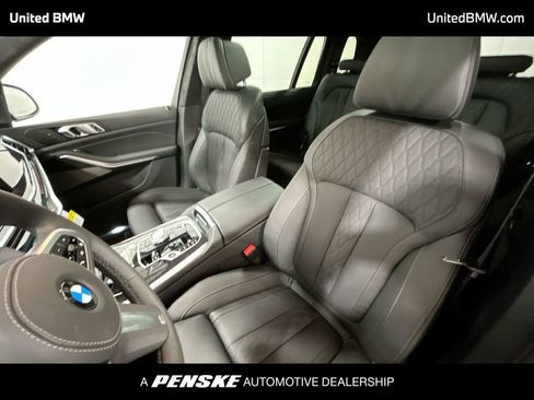 Used 2025 BMW X7 xDrive40i w/ M Sport Package image 13