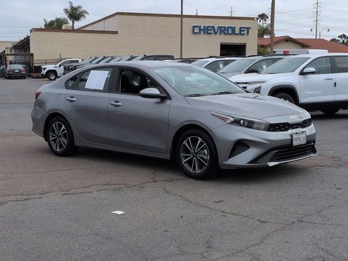Used 2023 Kia Forte LXS FWD image 2