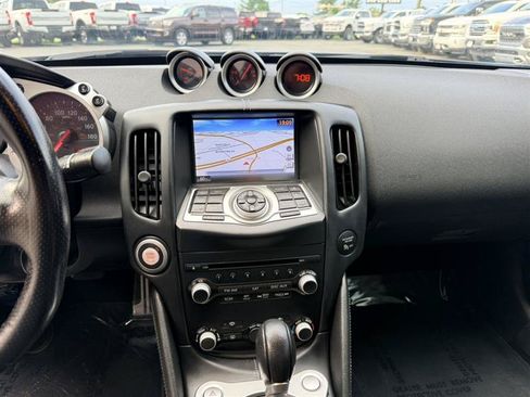 Used 2015 Nissan 370Z Touring RWD image 29
