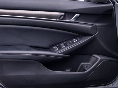Used 2018 Honda Accord Sport image 14