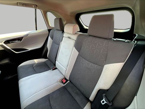 Used 2019 Toyota RAV4 XLE FWD image 22