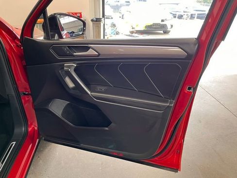 Used 2024 Volkswagen Tiguan SE R-Line image 12