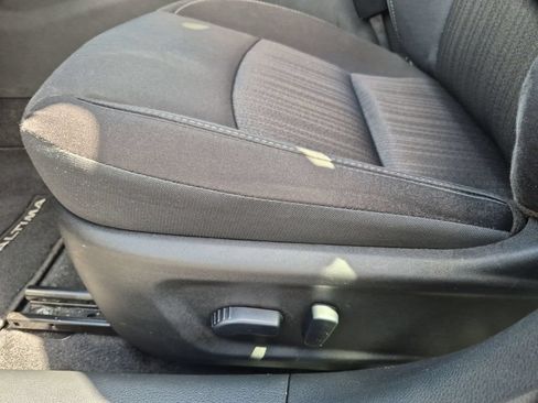 Used 2025 Nissan Altima 2.5 SV FWD image 14