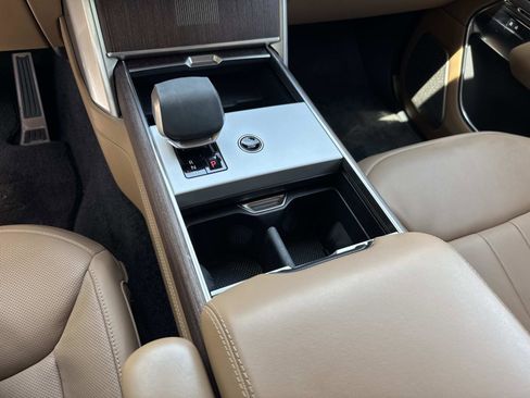 Certified 2025 Land Rover Range Rover Autobiography AWD/4WD image 28
