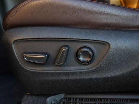 Used 2022 Toyota Sienna Platinum image 28