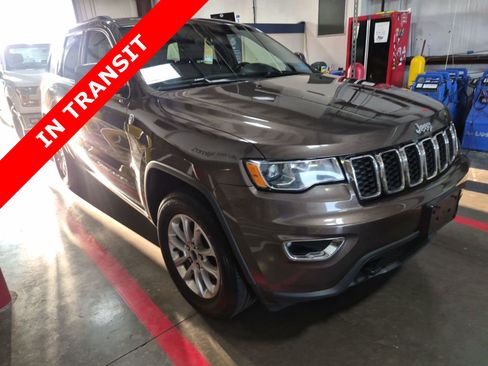 Used 2021 Jeep Grand Cherokee Laredo AWD/4WD image 5