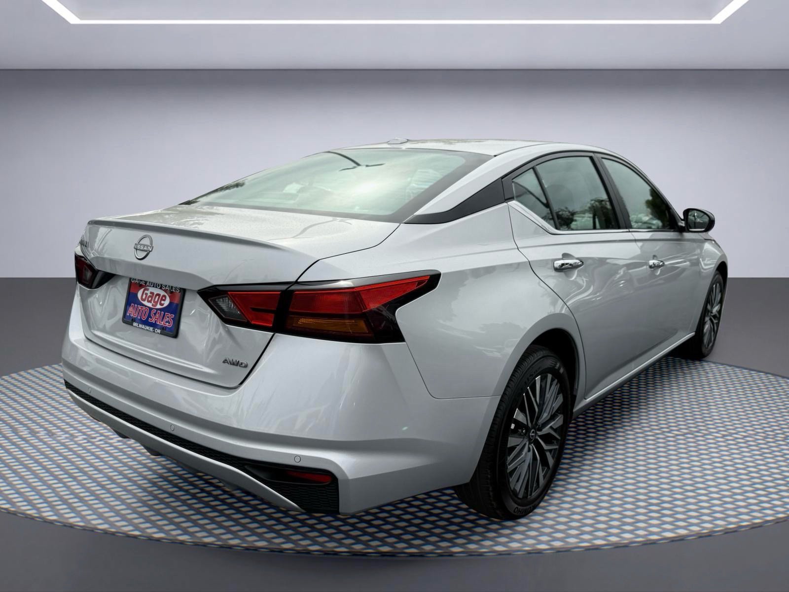 Used 2025 Nissan Altima 2.5 SV AWD/4WD image 8