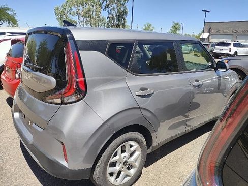 Certified 2025 Kia Soul LX w/ LX Technology Package FWD image 17