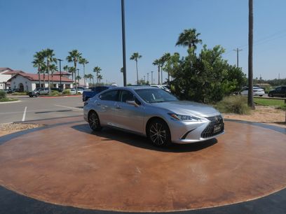 Used 2025 Lexus ES 300h w/ Premium Package