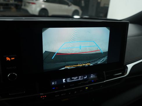 Used 2025 Toyota Sienna XLE Woodland Edition image 23