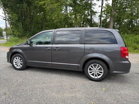 Used 2019 Dodge Grand Caravan SXT FWD image 17