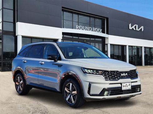 Used 2022 Kia Sorento EX w/ Panoramic Sunroof Package image 3