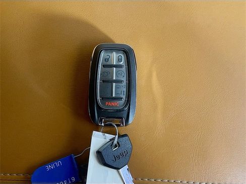 Used 2022 Chrysler Pacifica Pinnacle image 32