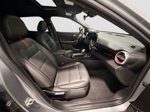 Used 2025 Chevrolet Trax RS w/ Sunroof Package image 24