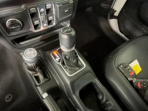 Used 2023 Jeep Wrangler Unlimited Sahara w/ Cold Weather Group AWD/4WD image 28
