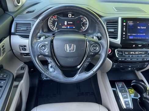 Used 2016 Honda Pilot Touring image 32