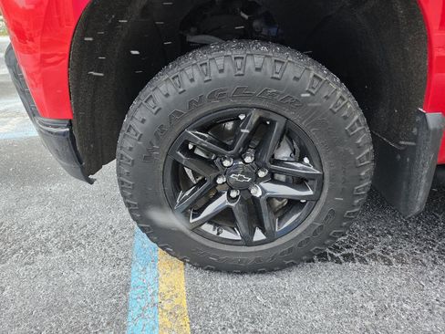 Used 2021 Chevrolet Silverado 1500 LT Trail Boss w/ Convenience Package II image 10