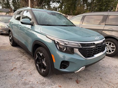 Certified 2025 Kia Seltos EX w/ EX Sunroof Package FWD image 2