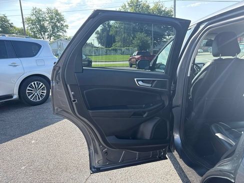 Used 2024 Ford Edge SEL AWD/4WD image 9