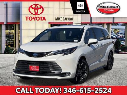 Used 2025 Toyota Sienna Platinum
