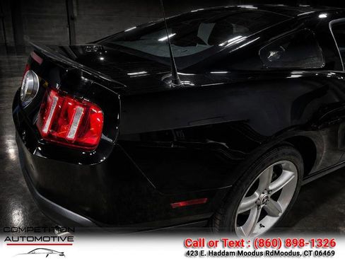 Used 2010 Ford Mustang GT Premium RWD image 4