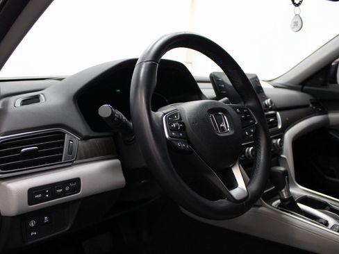 Used 2018 Honda Accord Touring image 13