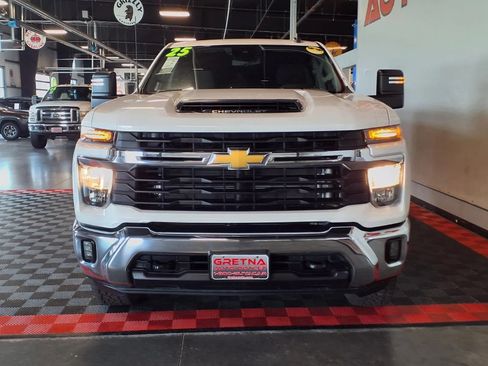 Used 2025 Chevrolet Silverado 2500 LT AWD/4WD image 3