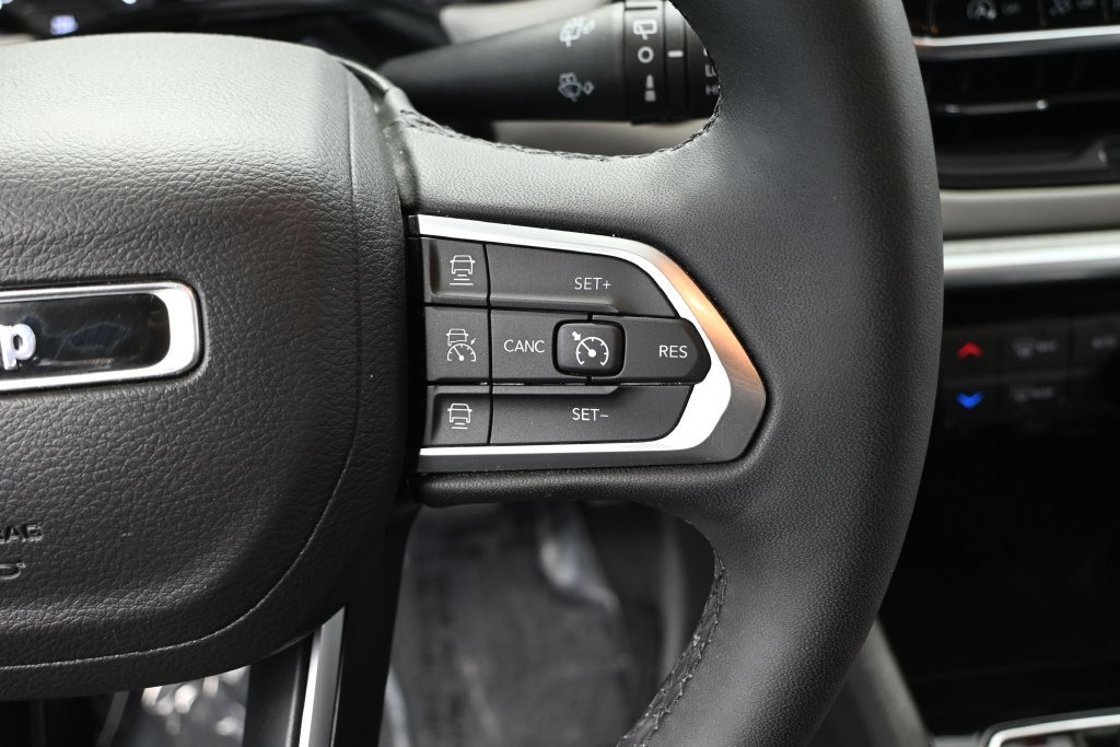 Used 2025 Jeep Compass Limited AWD/4WD image 22