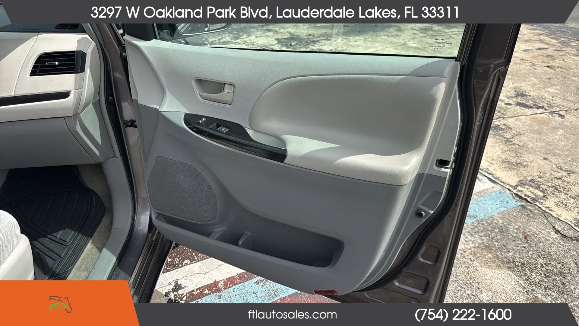Used 2013 Toyota Sienna LE FWD image 31