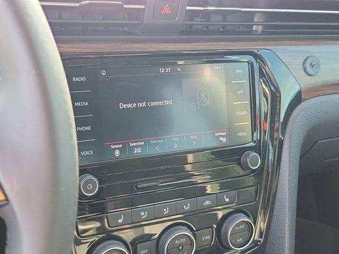 Certified 2022 Volkswagen Passat 2.0T image 27