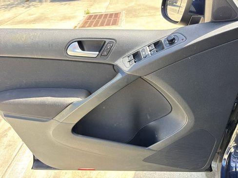Used 2015 Volkswagen Tiguan S image 15