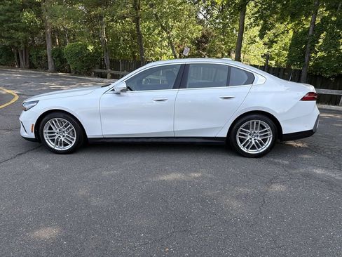 Used 2024 BMW 530i xDrive w/ Premium Package AWD/4WD image 11
