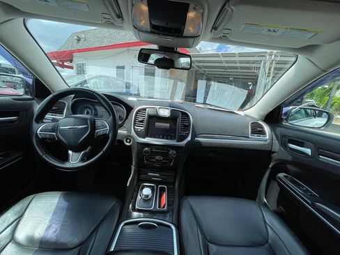 Used 2015 Chrysler 300 Limited RWD image 12