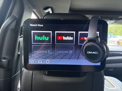 Used 2023 GMC Yukon XL Denali w/ Advanced Technology Package AWD/4WD image 43