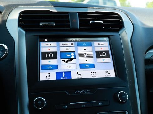 Used 2019 Ford Fusion SE FWD image 16