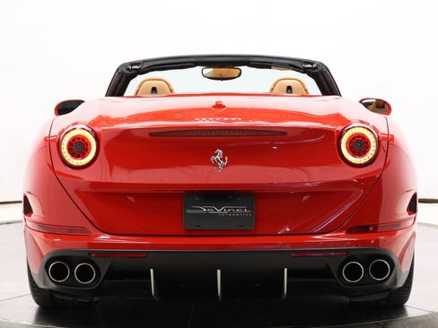Used 2015 Ferrari California T image 59