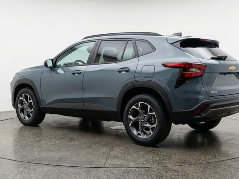 Used 2025 Chevrolet Trax LT image 6