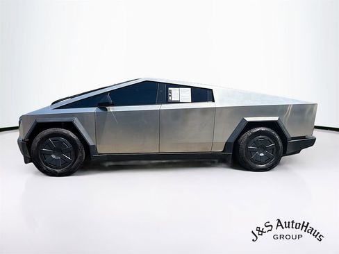 Used 2024 Tesla Cybertruck AWD Crew Cab image 4