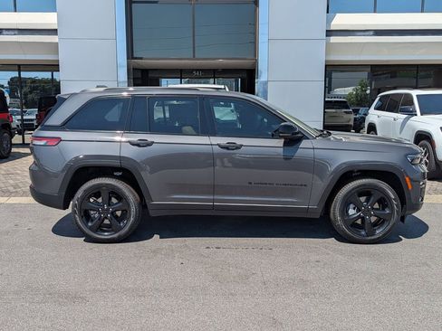 New 2025 Jeep Grand Cherokee Limited w/ Black Appearance Package RWD image 4