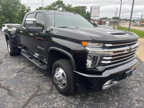 Used 2023 Chevrolet Silverado 3500 High Country w/ Technology Package AWD/4WD image 5